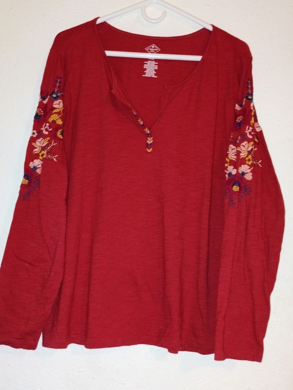 Saint John's Bay Active Red Long-Sleeve Embroidered V-Notch Top